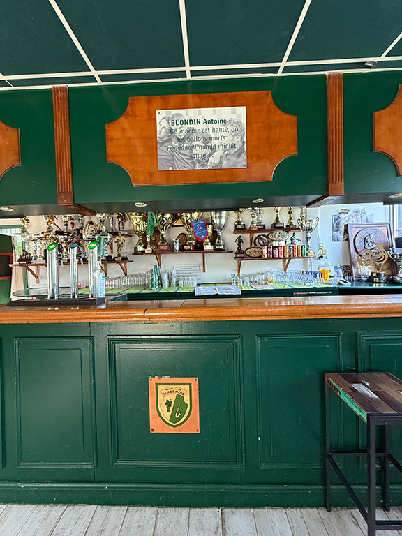 Photo du bar du Nahouse, le club house du Rugby Club Suresnes