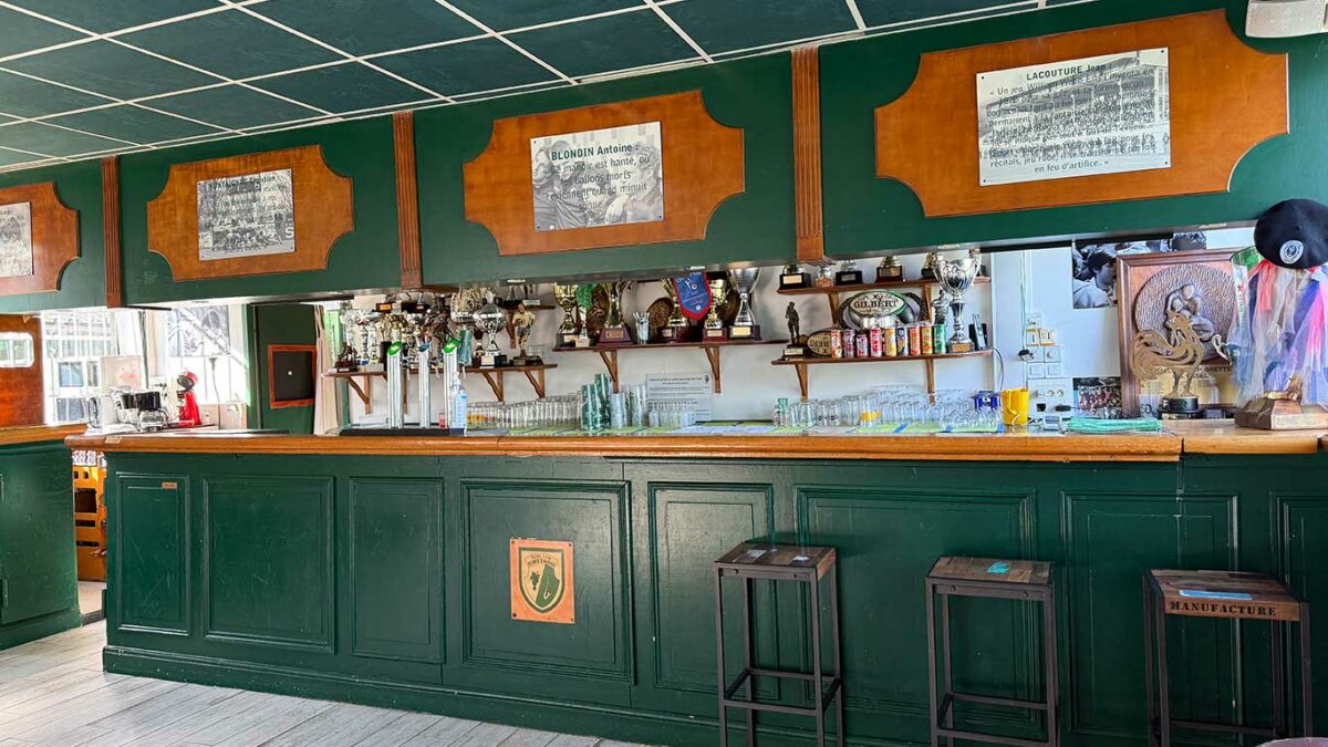 photo du bar du Nahouse, le club-house historique du Rugby Club Suresnes